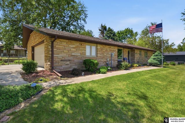 1221 Beechcraft Road, Lincoln, NE 68527