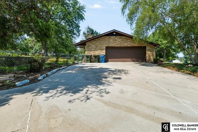1221 Beechcraft Road, Lincoln, NE 68527
