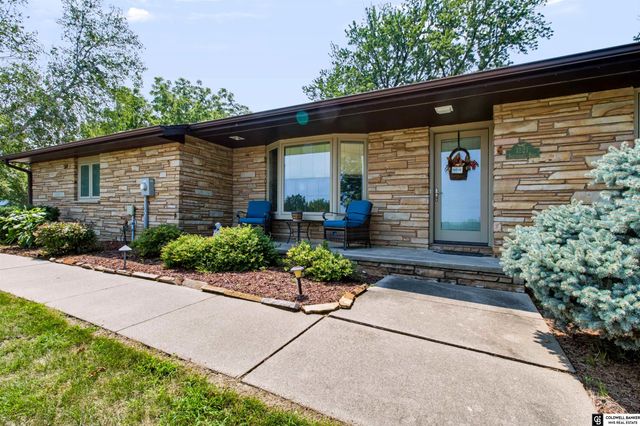 1221 Beechcraft Road, Lincoln, NE 68527