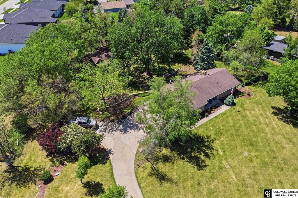 1221 Beechcraft Road, Lincoln, NE 68527