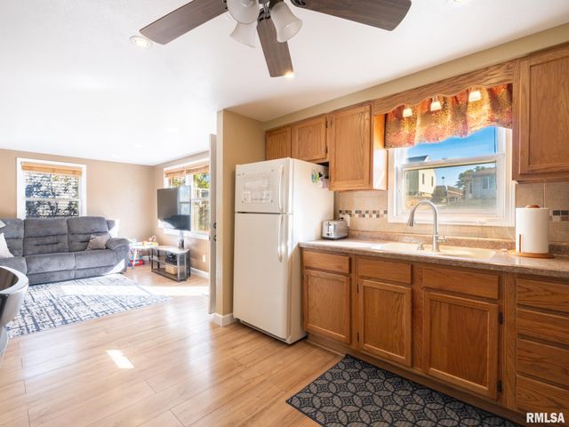 1509 HENRY Street, Pekin, IL 61554