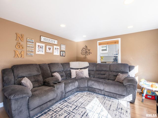 1509 HENRY Street, Pekin, IL 61554