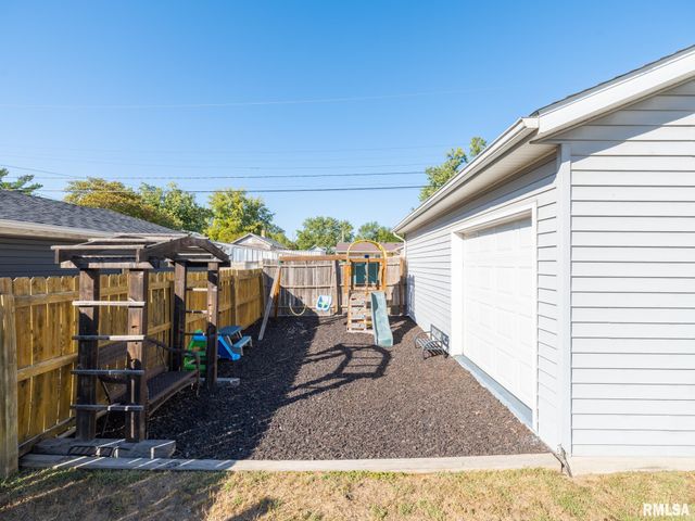 1509 HENRY Street, Pekin, IL 61554