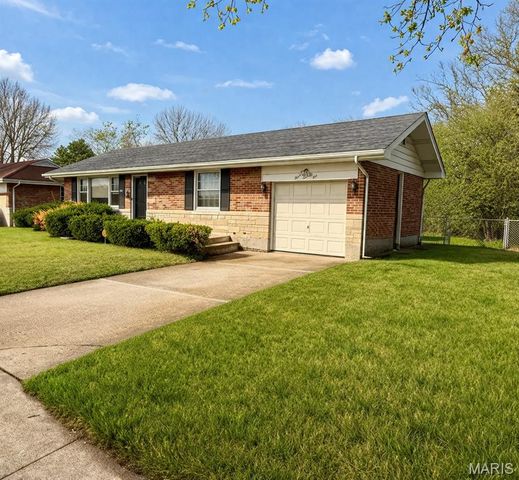 325 Royce Drive, St Louis, MO 63135