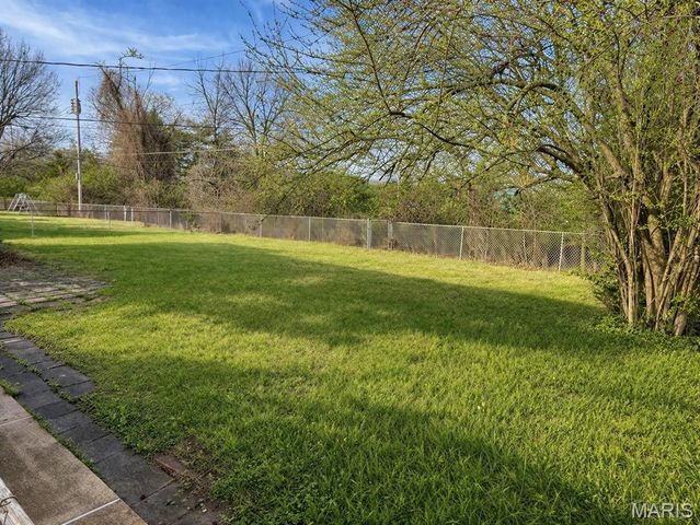 325 Royce Drive, St Louis, MO 63135