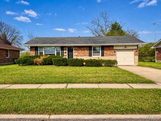325 Royce Drive, St Louis, MO 63135