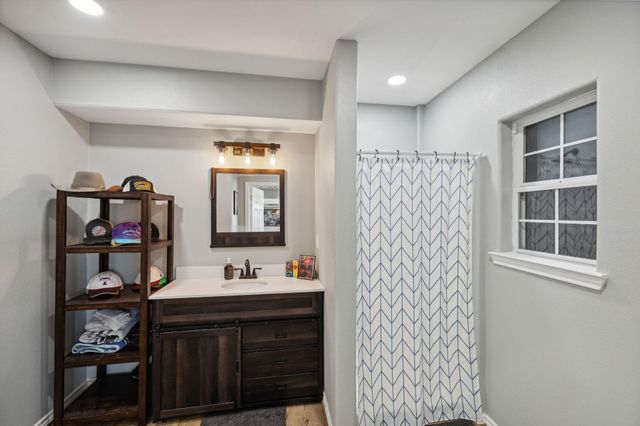 527 Caney Creek Drive, Livingston, TX 77351