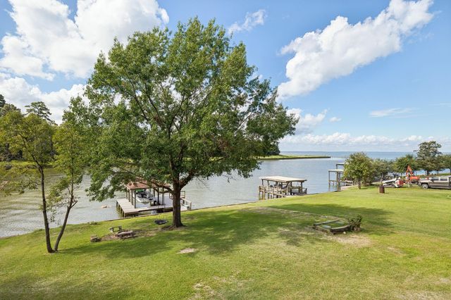 527 Caney Creek Drive, Livingston, TX 77351