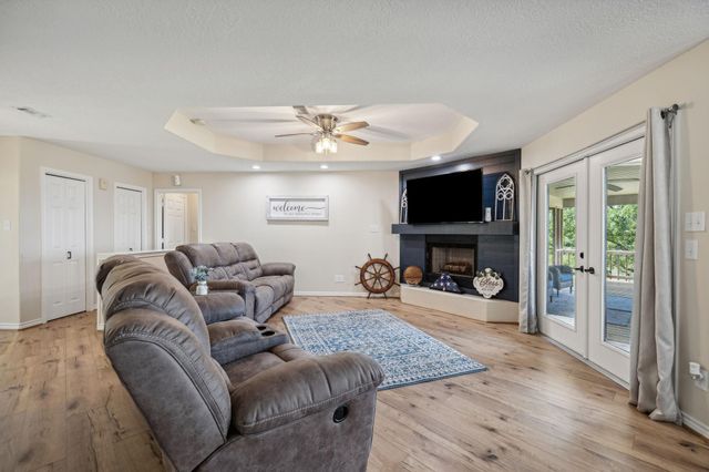 527 Caney Creek Drive, Livingston, TX 77351