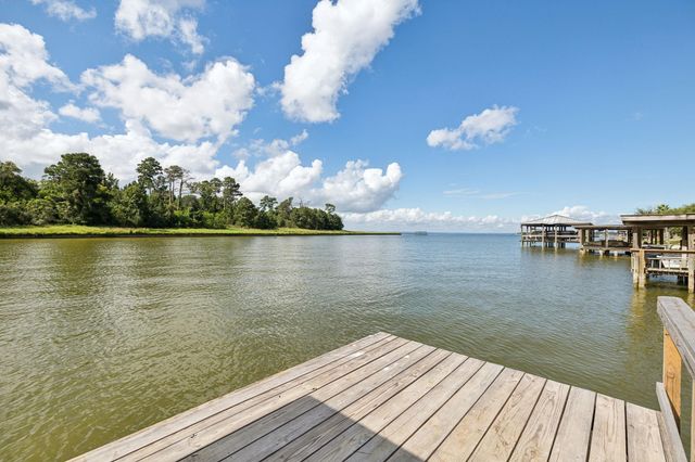 527 Caney Creek Drive, Livingston, TX 77351