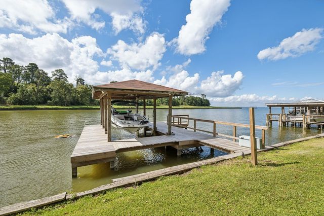 527 Caney Creek Drive, Livingston, TX 77351