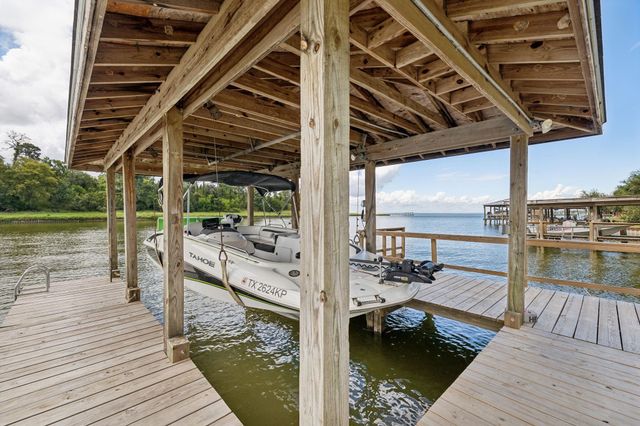 527 Caney Creek Drive, Livingston, TX 77351