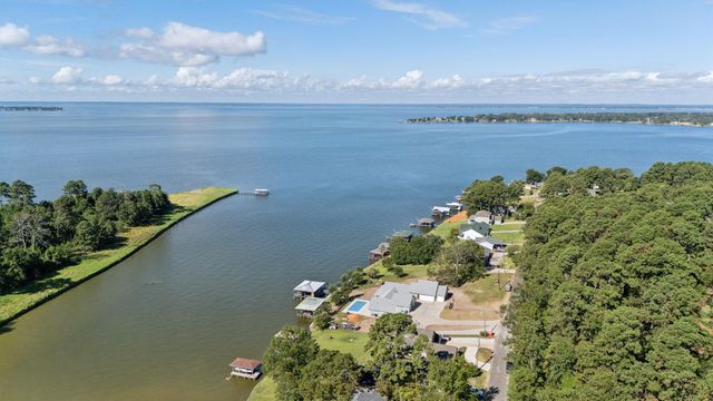 527 Caney Creek Drive, Livingston, TX 77351