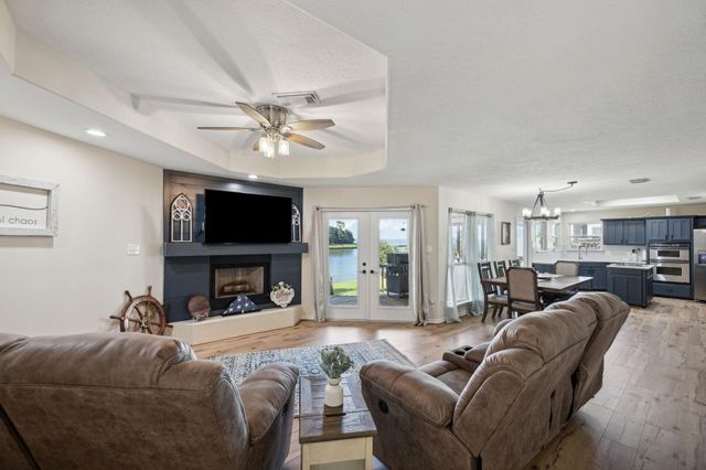 527 Caney Creek Drive, Livingston, TX 77351