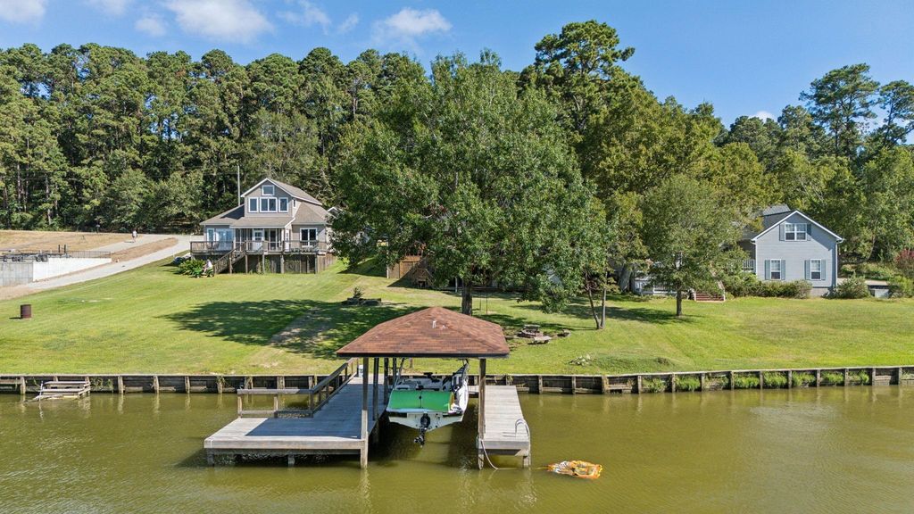 527 Caney Creek Drive, Livingston, TX 77351
