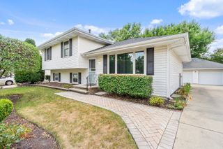 371 Whiteside Drive, Joliet, IL 60435
