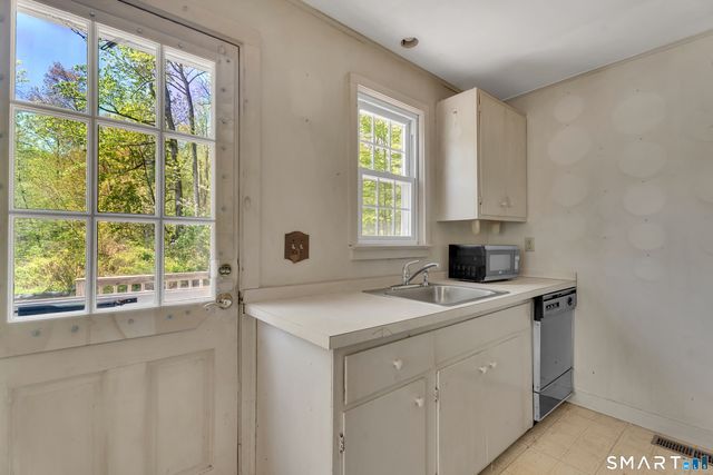 89 Lighthouse Road, Woodbury, CT 06798