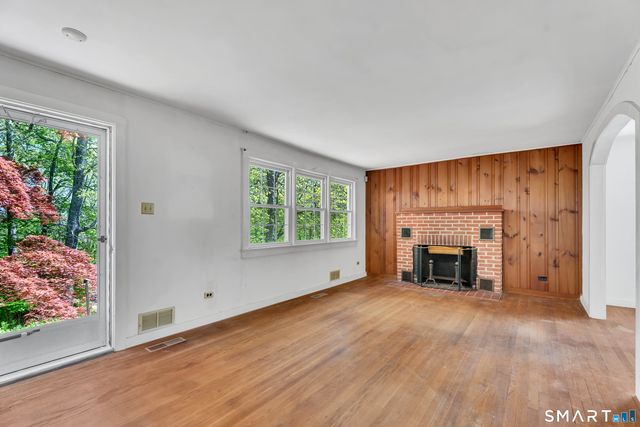 89 Lighthouse Road, Woodbury, CT 06798