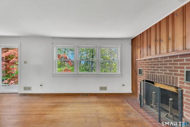 89 Lighthouse Road, Woodbury, CT 06798