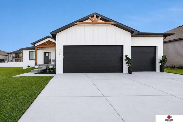 9435 Breashears Street, Lincoln, NE 68516