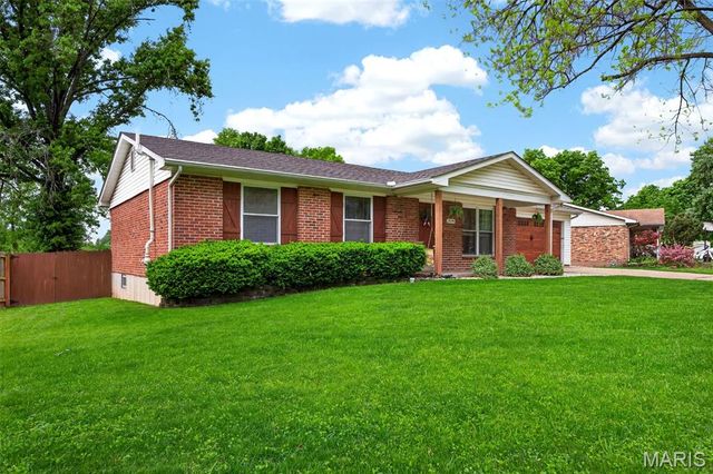 3118 Woodbridge Drive, St Charles, MO 63303