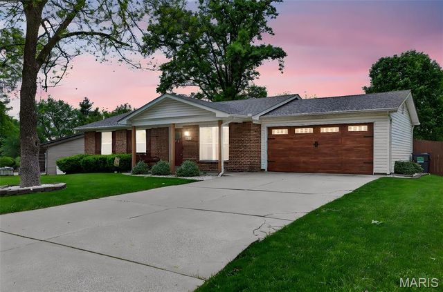 3118 Woodbridge Drive, St Charles, MO 63303