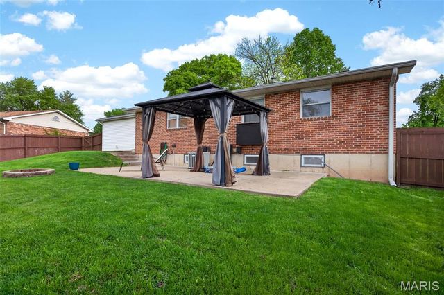 3118 Woodbridge Drive, St Charles, MO 63303