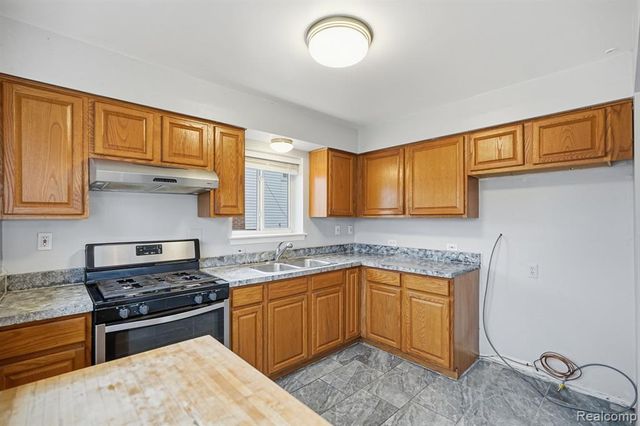 24749 Panama Avenue, Warren, MI 48091