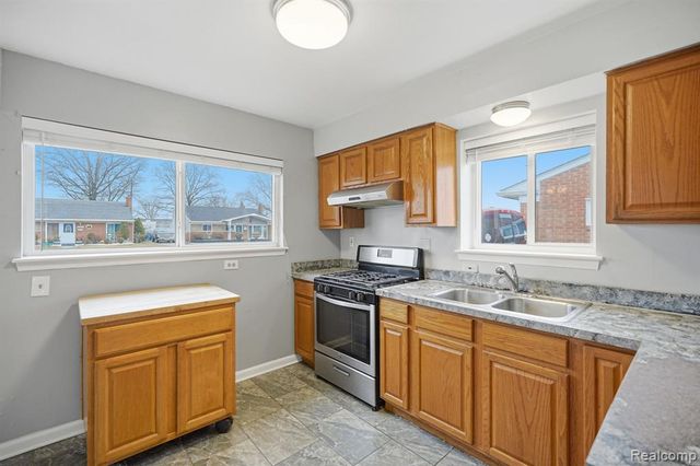 24749 Panama Avenue, Warren, MI 48091