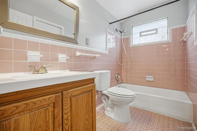 24749 Panama Avenue, Warren, MI 48091