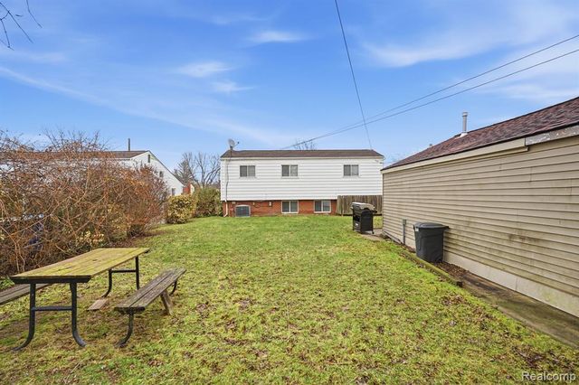 24749 Panama Avenue, Warren, MI 48091