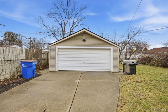 24749 Panama Avenue, Warren, MI 48091