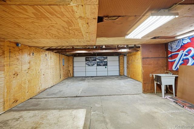 24749 Panama Avenue, Warren, MI 48091