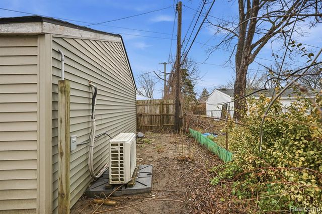 24749 Panama Avenue, Warren, MI 48091