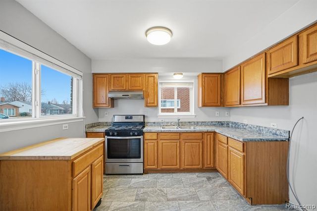 24749 Panama Avenue, Warren, MI 48091