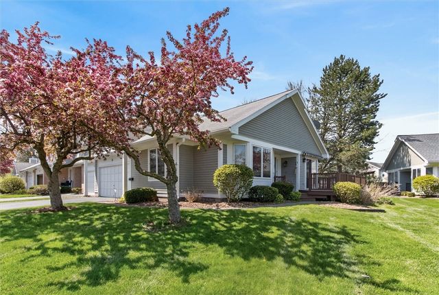 13 Running Brook Lane, Greece, NY 14626
