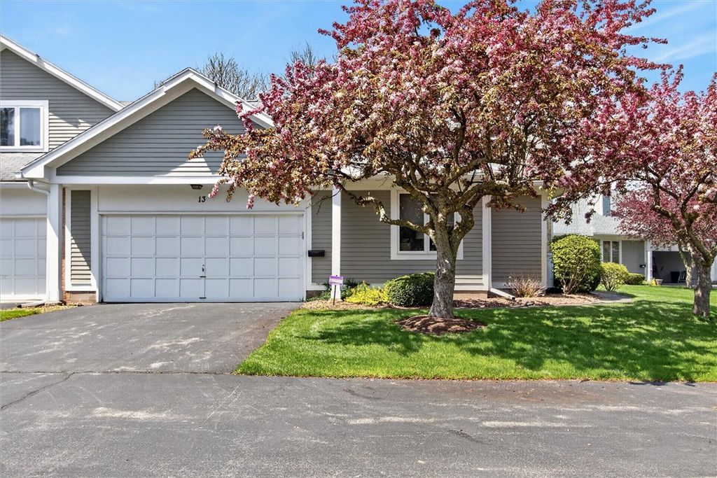 13 Running Brook Lane, Greece, NY 14626
