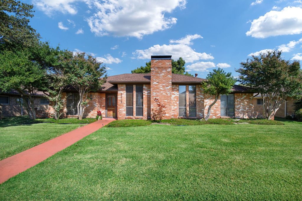2215 Cedar Circle, Carrollton, TX 75006