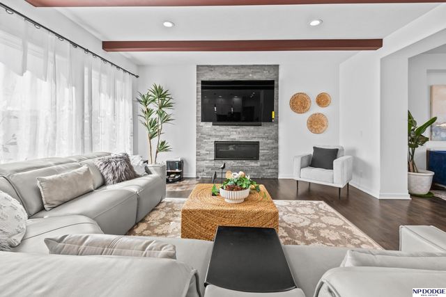 3018 N 185 Street, Omaha, NE 68022