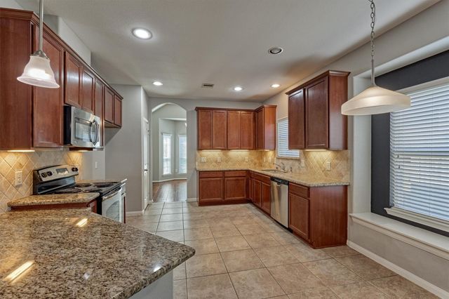 10022 Elkwood Glen Lane, Tomball, TX 77375