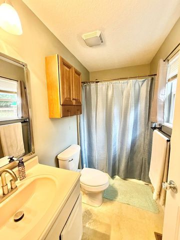 202 Glenridge Circle, Howard, OH 43028