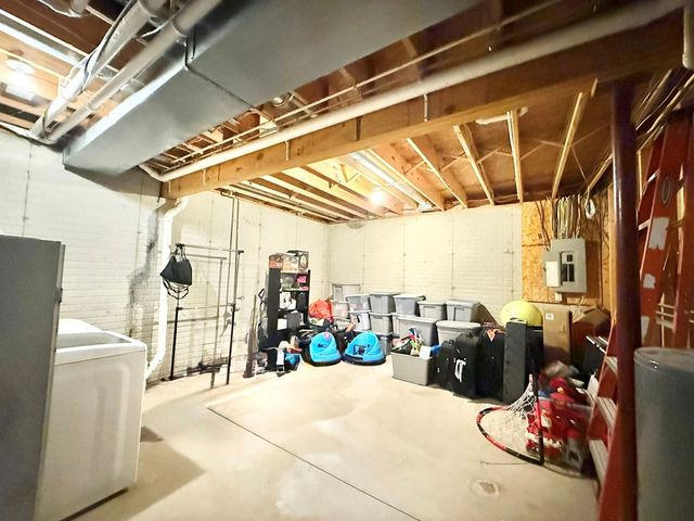 202 Glenridge Circle, Howard, OH 43028