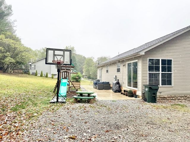 202 Glenridge Circle, Howard, OH 43028