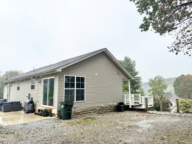 202 Glenridge Circle, Howard, OH 43028