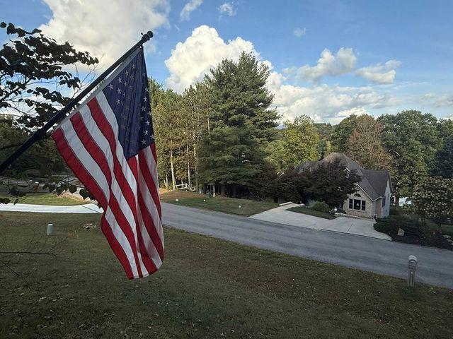 202 Glenridge Circle, Howard, OH 43028