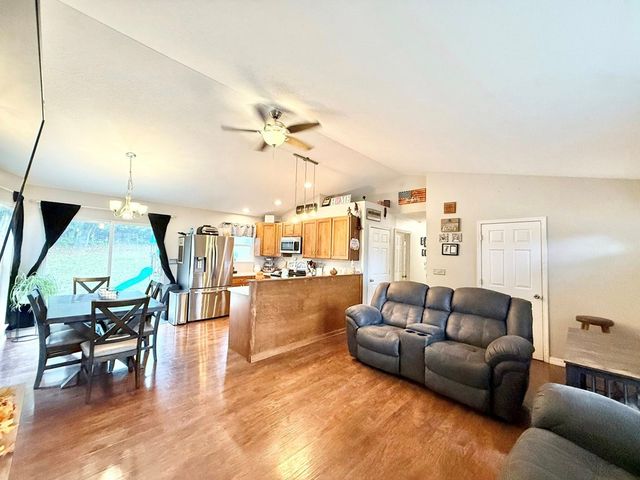 202 Glenridge Circle, Howard, OH 43028