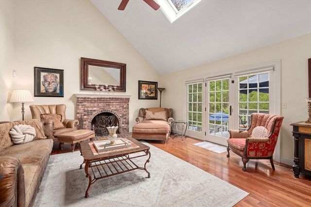 71 Sears Rd, Southborough, MA 01772