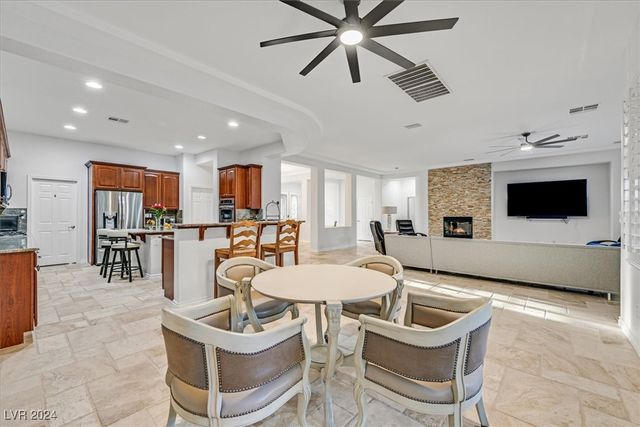 2738 Kingclaven Drive, Henderson, NV 89044