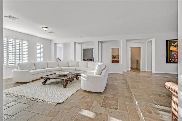 2738 Kingclaven Drive, Henderson, NV 89044