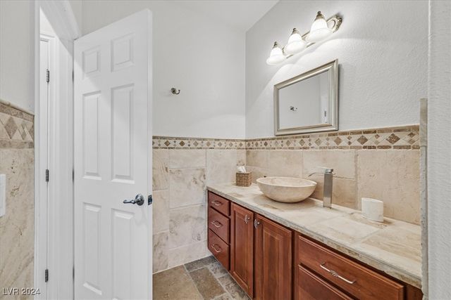 2738 Kingclaven Drive, Henderson, NV 89044